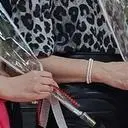 촉감이 부드럽고 따뜻해 초겨울에 입어도 어색하지 않아요