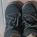 신발 따뜻하고 좋은데
다만 신고 다닐때 약간 묵직한 느