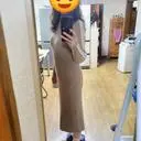 니트원피스 치곤 무게감이 있어요  색은 고급스럽고 한겨