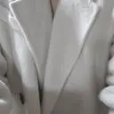 안감이 있어서 한겨울에도 따뜻하게 입을 수 있을 것 같