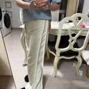 허리와 밑단에 부착되어있는버튼이 여러핏으로 입을수있어 