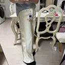 허리와 밑단에 부착되어있는버튼이 여러핏으로 입을수있어 