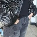 간지나고 살짝 눈에 띄는 패딩~
모자를 떼고 입고 다닙