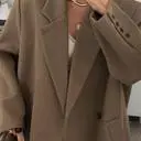 코트 예쁘고 멋집니다.
무게감 있고 핏이 넉넉해
이너로