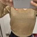 여리여리해 보이는 예쁜 핏의 니트티입니다. 색감도 예뻐