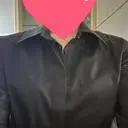 어깨 패드가 라인을 딱
고급 분위기가 물씬 풍기네요
잘