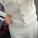 딱붙는게 싫어서 한치수 크게 샀는데 잘맞아요 비슷한 옷