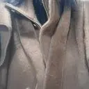 가볍고 따뜻하고 예쁩니다. 허리에 끈은 목에다가 리본타