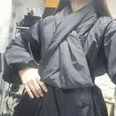 패딩 겉감이 약간 광택이 있고 촉감이 좋네요
무겁지 않