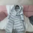 생각보댠 부해
보이지 않아요
한 겨울에도
안에다 반팔티