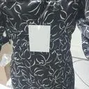 무늬가 세련되보이고 한벌로 입으니 이뻐요.
신축성이 없