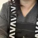 출근룩으로최고에요~
라운드보다 목선이길어보이고
날씬해보