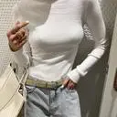 잘늘어나서 불편하지않아요
자켓속에 받쳐입기좋고
적당한 