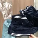 많이 너르고 크네요. 두툼하고 두께감과 무게감이 있어요