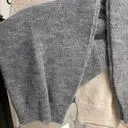 원단이 까끌거릴줄 알았늨데 너무 좋아요 핏도 이뻐요
그