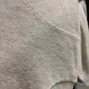 원단이 까끌거릴줄 알았늨데 너무 좋아요 핏도 이뻐요
그