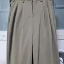 브라운이라기보단 카키에 가까워요. 정말  따뜻하네요 .