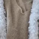 안에 입기 좋은 넥이네요 ~두껍지 않아 좋아요 색상도 