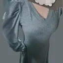 무거운 느낌은 있지만 신축성 좋아요 기장도 길고 브이넥