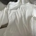 가을용처럼 너무 두껍지 않은 폴라예요. 소재가 일단 쫀