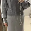 
옷에 두께는 좀 있지만 자켓과 함께 코디하기 좋아요 