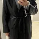 
옷에 두께는 좀 있지만 자켓과 함께 코디하기 좋아요 