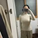 바지 이뻐요. 한치수 작게 샀는데도 맞네요.  크게나온