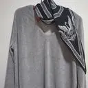 벨벳이라 부해보일까 했지만 브이넥이라 괜찮네요
어깨패드