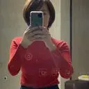 가볍고 신축성있어요. 색깔도 곱네요.  자켓안에 받쳐입