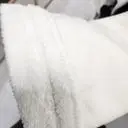 양털이여서 따뜻하고 가벼워요 손목부분이 넓어서 좋아요
