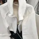 양털이여서 따뜻하고 가벼워요 손목부분이 넓어서 좋아요
