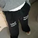 허벅지 쪽 영문로고가 넘 독특하고 디자인적으로 다했네요