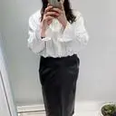 광택이 흐르는 탄탄한 소재에 목까지 하이넥이라 
겨울에