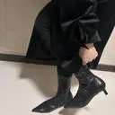 벨벳 특유의 은은한 광택과 부드러운 촉감이 정말 고급스