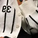 어깨 뽕이 너무크고 두툼해서 조금 부담스럽긴한데 떼면 