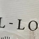 세일 때 샀어요. 기본 흰티에 포인트가 되어서 좋아요.