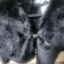 생각보다 가볍고 좋아요 어깨가 넓은편인데 제게는 안어울