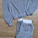 줄로그트레이닝중 제일 이뻐요 핏이 넘크지도 작지도
딱 