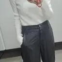 톡톡한 질감으로 따뜻하며  넥부분도 뒷트임으로 조이지 