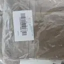 광택감이 은은히 느껴지는 소재예요. 목폴라지만 갑갑하지