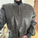 정사이즈가 더 이뻤을거같아요 어깨나너무크네요. 스몰이 