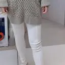 이 레깅스는 소재가 정말 부드럽고 탄력도 있으면서 조이