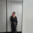 광탁과 질감이 독특한 블라우스네요. 평범하면서도 고급진