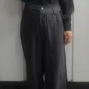 광탁과 질감이 독특한 블라우스네요. 평범하면서도 고급진