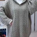 후드 니트는 사이즈가 아주 넉넉해서 좋아요. 짜임도 촘