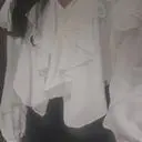 탄탄해 소재에 새하얀 컬러가
얼굴이 더 빛나 보여요!!