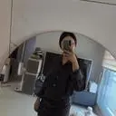 입었을땐 상의가 좀 큰거같긴하지만 엉골에는 딱 맞아요.