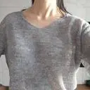 많이 안타갑고 여리여리핏 이뻐요.목둘레가 좀 넓긴 합니