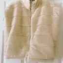 퍼가 리얼같이 고급지고 어깨라인이 있어 더 여성스럽고 