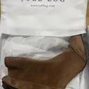 스웨이드라서.부드럽고.고급스러워요.
청바지에잘어울릴듯해